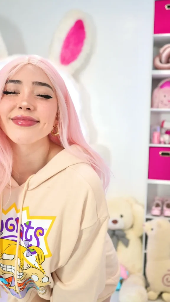 Hannapunzel cute pose for erome fans