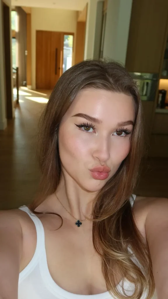 Sondra Blust pout selfie