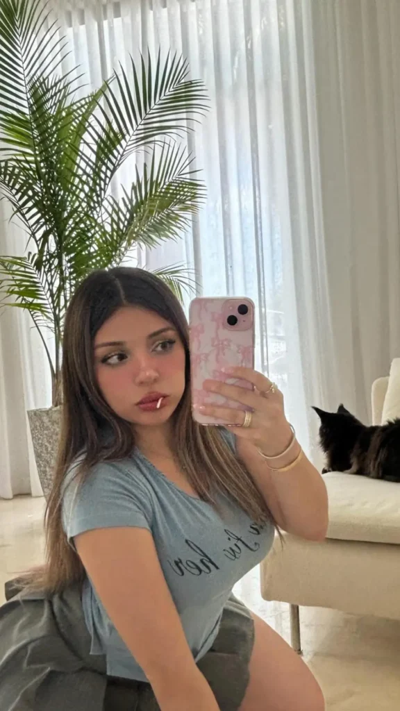 katiana kay mirror selfie from erome fans