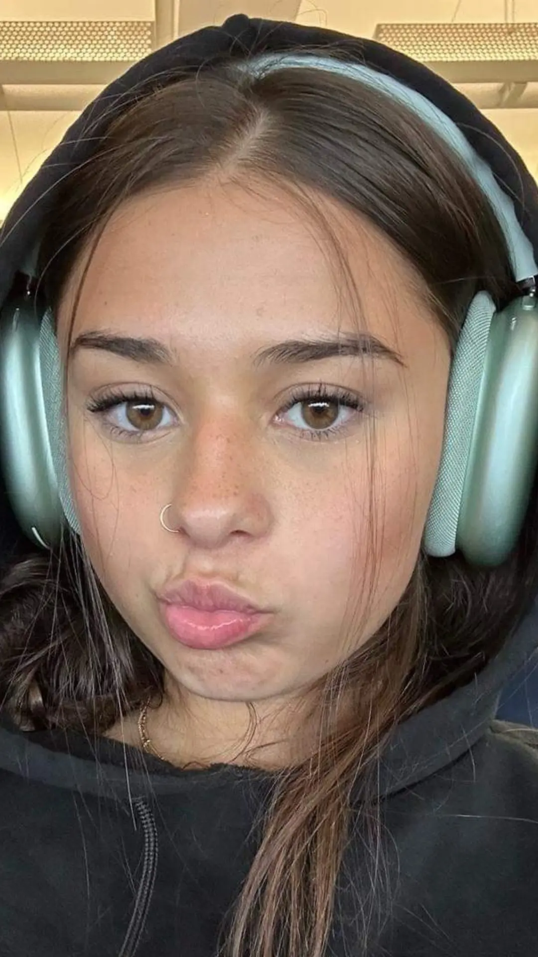 sophie making pout selfie for fans
